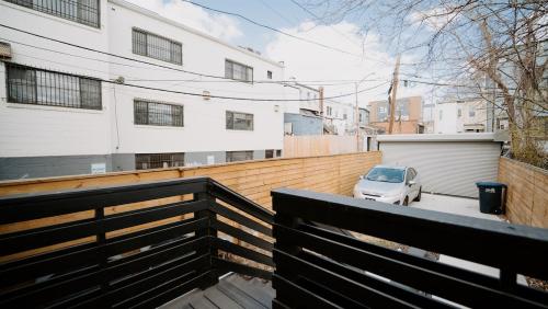 Stylish 4BR 4BA Rooftop Deck & Private Parking! Stylish 4BR 4BA Rooftop Deck & Private Parking!