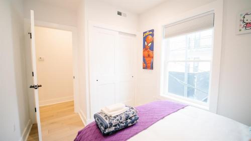 Stylish 4BR 4BA Rooftop Deck & Private Parking! Stylish 4BR 4BA Rooftop Deck & Private Parking!