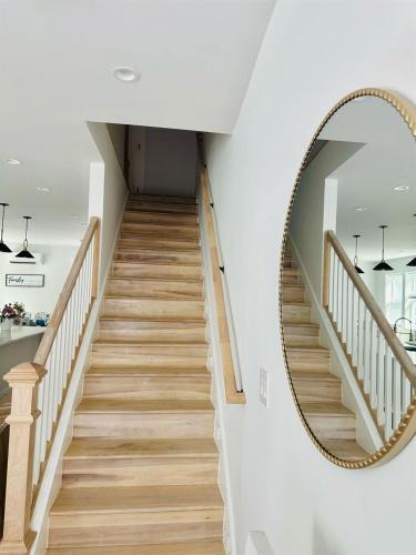 Stylish 4BR 4BA Rooftop Deck & Private Parking! Stylish 4BR 4BA Rooftop Deck & Private Parking!