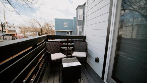 Stylish 4BR 4BA Rooftop Deck & Private Parking! Stylish 4BR 4BA Rooftop Deck & Private Parking!