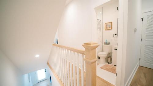 Stylish 4BR 4BA Rooftop Deck & Private Parking! Stylish 4BR 4BA Rooftop Deck & Private Parking!