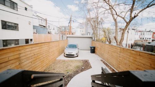 Stylish 4BR 4BA Rooftop Deck & Private Parking! Stylish 4BR 4BA Rooftop Deck & Private Parking!