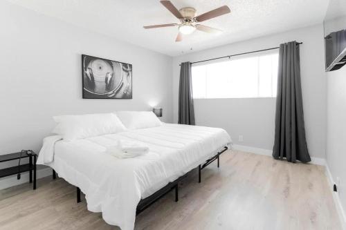 Chic 2-Bed Oasis Sleeps 6! Minutes From Strip!, Las Vegas (photo 7)