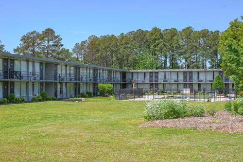 Masters Inn Selma Smithfield I-95 By OYO in Selma, USA