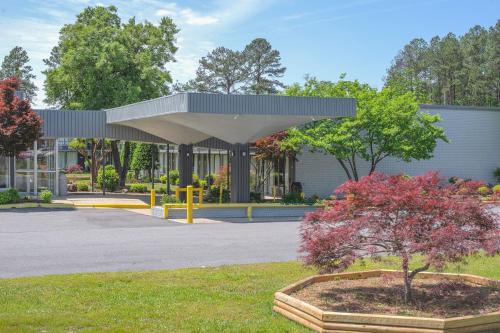Masters Inn Selma Smithfield I-95 By OYO in Selma, USA