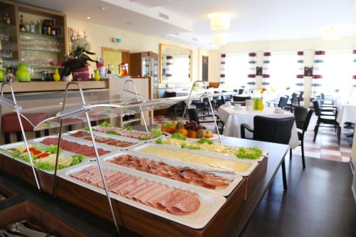 Food and beverages, HOTEL PARQEO im A66 in Gelnhausen