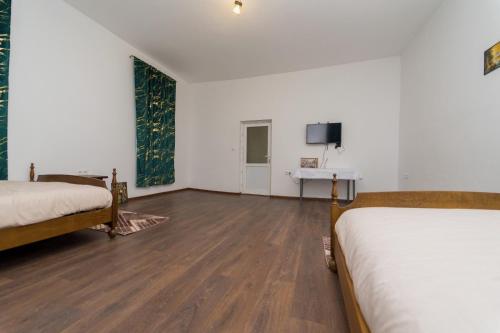Hotel Emir in Corcova