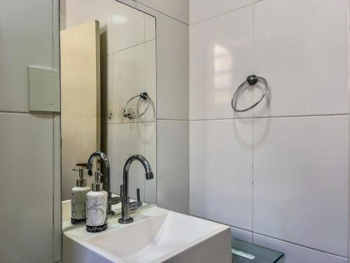 R21- Apartamento a 100m da praia! near Barracao Do Alemao