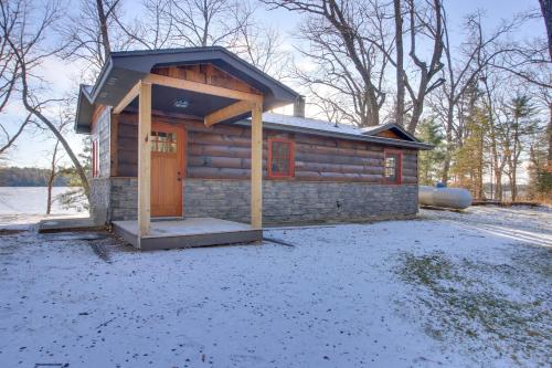 Cozy Cabin w/ Private Dock on Fifth Crow Wing Lake in Nevis