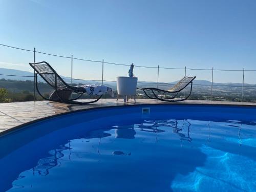 Swimming pool, Villa Estro -15 minuti da Fano e Urbino in Barchi (Pesaro)