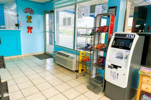 Happy Stay Inn Madisonville I-69 By OYO - 로비