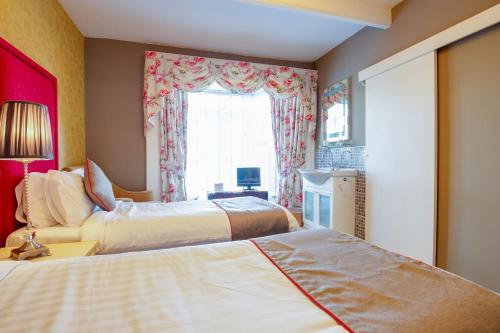 OYO Lamphey Hall Hotel - image 10
