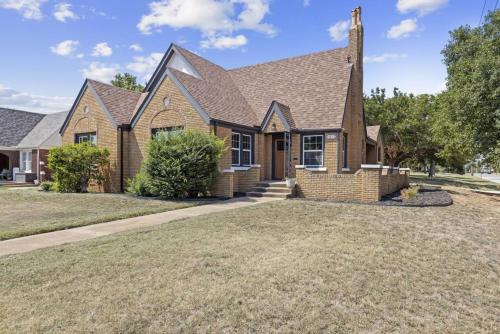 New 4 Br, Okc, Walk 2 Ou Med, Sleeps 8, 4 King Bed near Harn Homestead