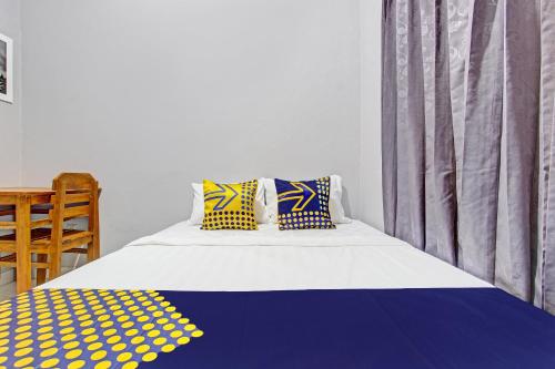 Budget Double Room image 7
