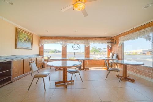 ล็อบบี้, Vali Ho Motel By OYO Weslaco Mercedes in เวสเลโก (TX)