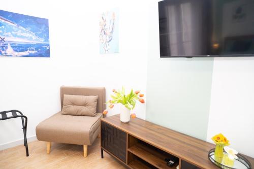 Comfort and metro 2 steps away, perfect for 3 guests, Rome (photo 3)