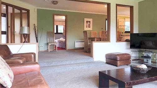 3 bedrooms, 5 beds