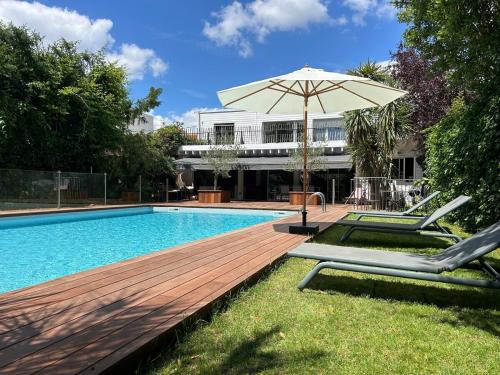 Family home in Bordeaux with large pool gîte à louer Caudéran