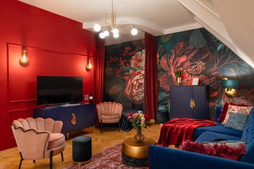 Decadent Art Deco Balcony Apartment in Old Town