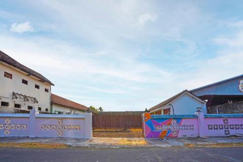 Entrance, Hotel O Guesthouse Prima SyariahNearGPdI Anugerah in Rogojampi