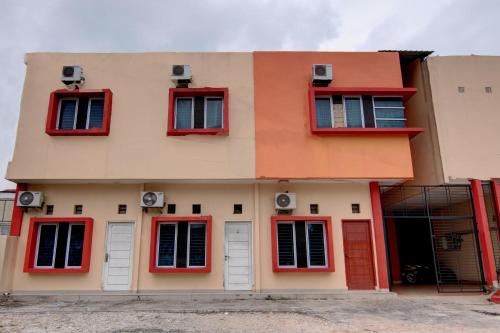 Inngang, Hotel O Jasmine House Syariah Near Masjid Nurul Ikhwan in Bukit Raya