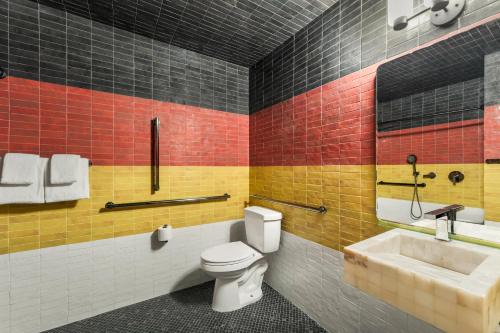 room detail thumbnail 2