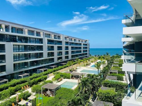 Fantastic Apartment/Beach Front Luxury