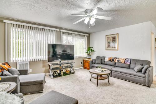 Walk to Park and Cowlitz River Home with Large Yard!