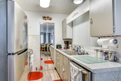 Walk to Park and Cowlitz River Home with Large Yard!