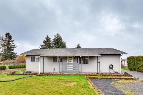 Walk to Park and Cowlitz River Home with Large Yard!