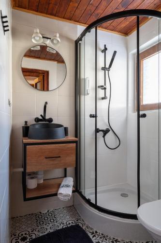 STRÓŻÓWKA SKI&SPA Domek nad rzeką z ogrodem i jacuzzi,narty. STRÓŻÓWKA SKI&SPA Domek nad rzeką z ogrodem i jacuzzi,narty.