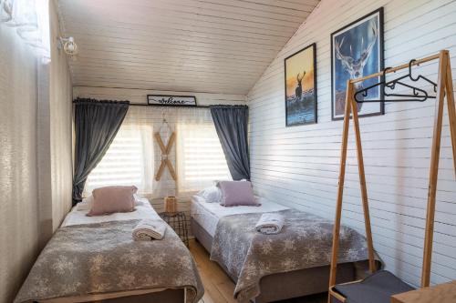 STRÓŻÓWKA SKI&SPA Domek nad rzeką z ogrodem i jacuzzi,narty. STRÓŻÓWKA SKI&SPA Domek nad rzeką z ogrodem i jacuzzi,narty.