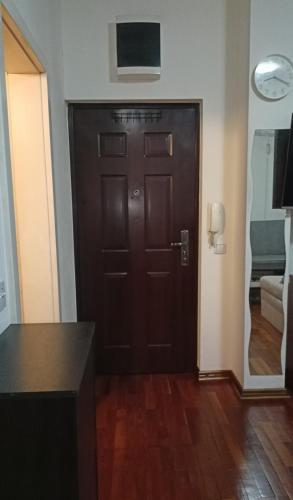 One-Bedroom Apartment image 3