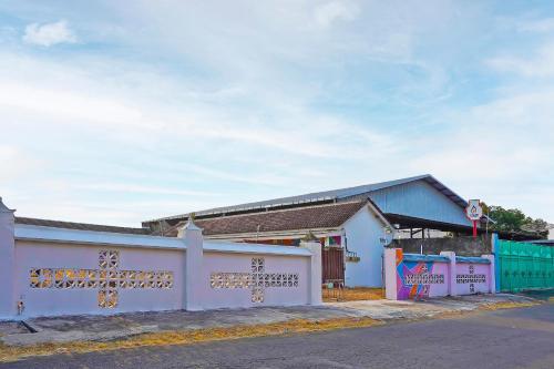 Entrance, Hotel O Guesthouse Prima SyariahNearGPdI Anugerah in Rogojampi