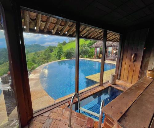 泳池, Chalé Vista Privilegiada (Chale Vista Privilegiada) in 蘭舒阿萊格里公園