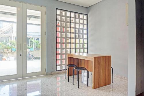 Lobby, Capital O 92765 J&b Smart Sentul in Babakan