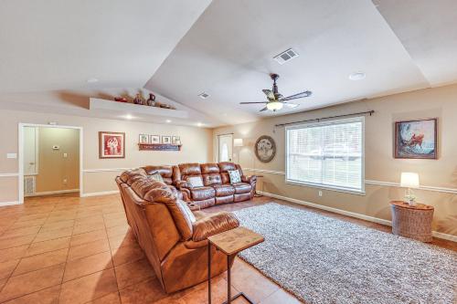 2 Mi to Downtown Work and Play at El Dorado Getaway in 埃爾多拉多