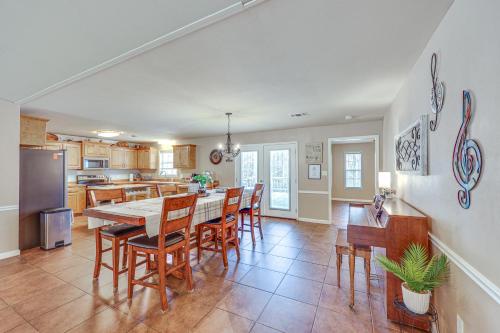 2 Mi to Downtown Work and Play at El Dorado Getaway in 埃爾多拉多