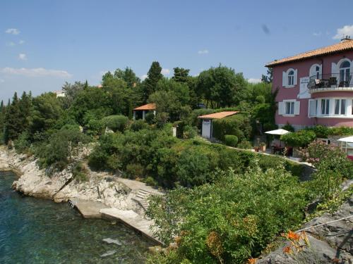 Cozy Child-friendly Apartment with Private Beach in Kraljevica - image 4