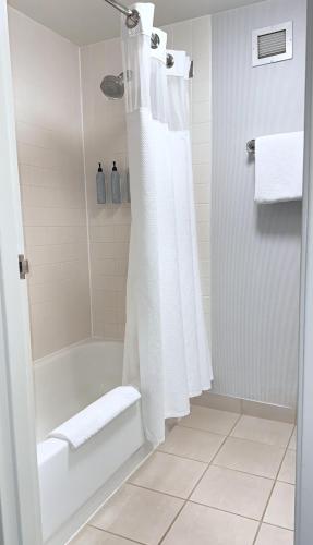 Queen Room with Two Queen Beds - Hearing Accessible