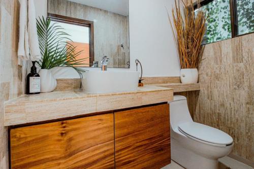 Oceanfront Private Pier Pool Garden Terrace 3BR house, Cancún (photo 4)