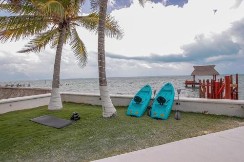 Oceanfront Private Pier Pool Garden Terrace 3BR house, Cancún (photo 8)