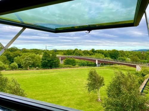 Private Bedroom & Bathroom with Amazing View in Quirky Townhouse near Celtic Park