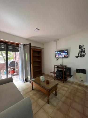 Depto con gran balcón cerca de Clinicas