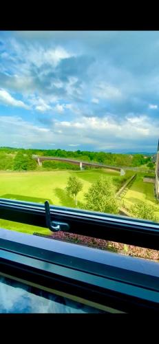 Private Bedroom & Bathroom with Amazing View in Quirky Townhouse near Celtic Park