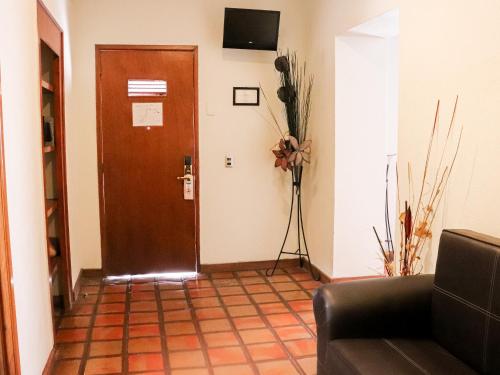 Standard Double Room image 8