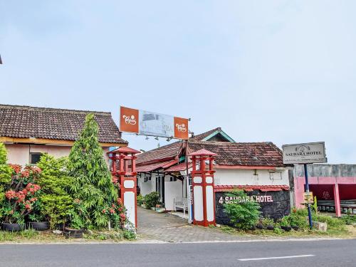 Entrance, Hotel O 4 Saudara Hotel in Ambarawa