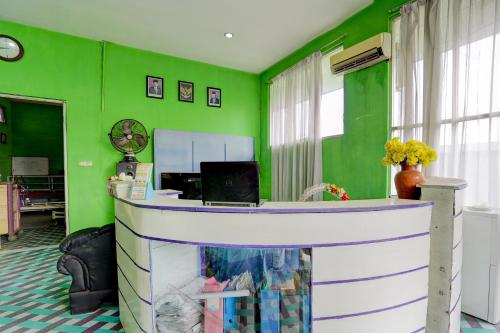 Lobby, Hotel O Homestay Kedamean in Sidoarjo Regency