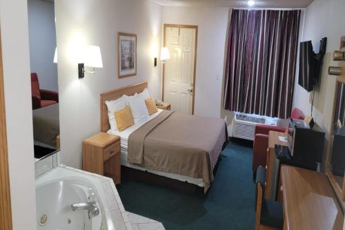 HomeTown Inn By OYO Texhoma OK - image 10