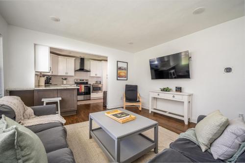 Facilities, Modern 5BR Near West Midtown - Fire Pit - Pet Friendly in Knight Park-Howell Station